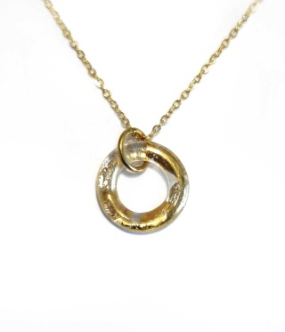 Drobny wisiorek ze złotem "Circle"