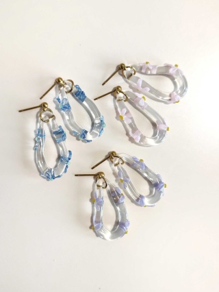 Długie kolczyki z kwiatowym motywem "Amorphic"