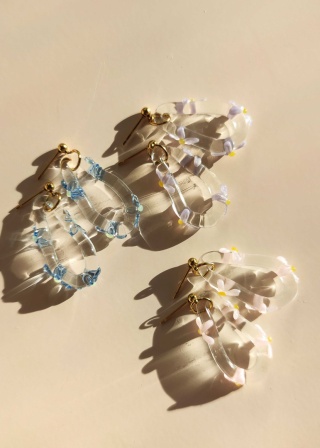 Długie kolczyki z kwiatowym motywem "Amorphic"