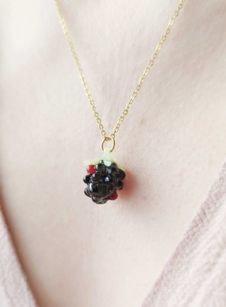 Naszyjnik czarno-czerwona jeżyna "Sweets"