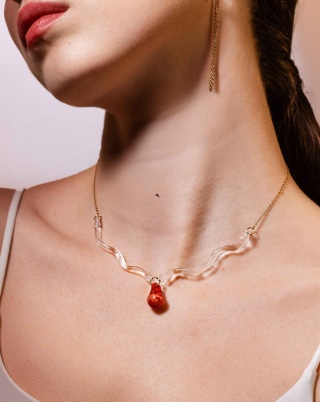 Naszyjnik fala z czerwoną kroplą "Coral"