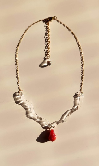 Naszyjnik fala z czerwoną kroplą "Coral"