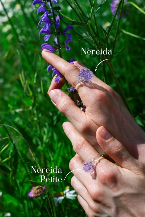 Pierścionek "Nereida Petite" fiolet neodymowy