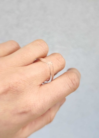 Pierścionek ze szpicem