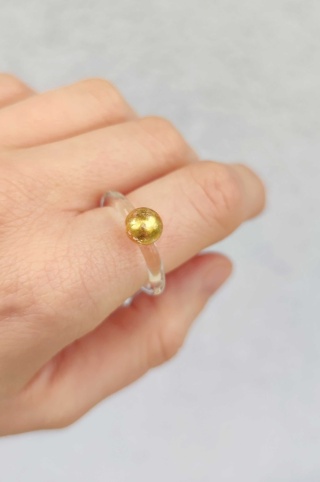 Pierścionek ze złoconą kulką